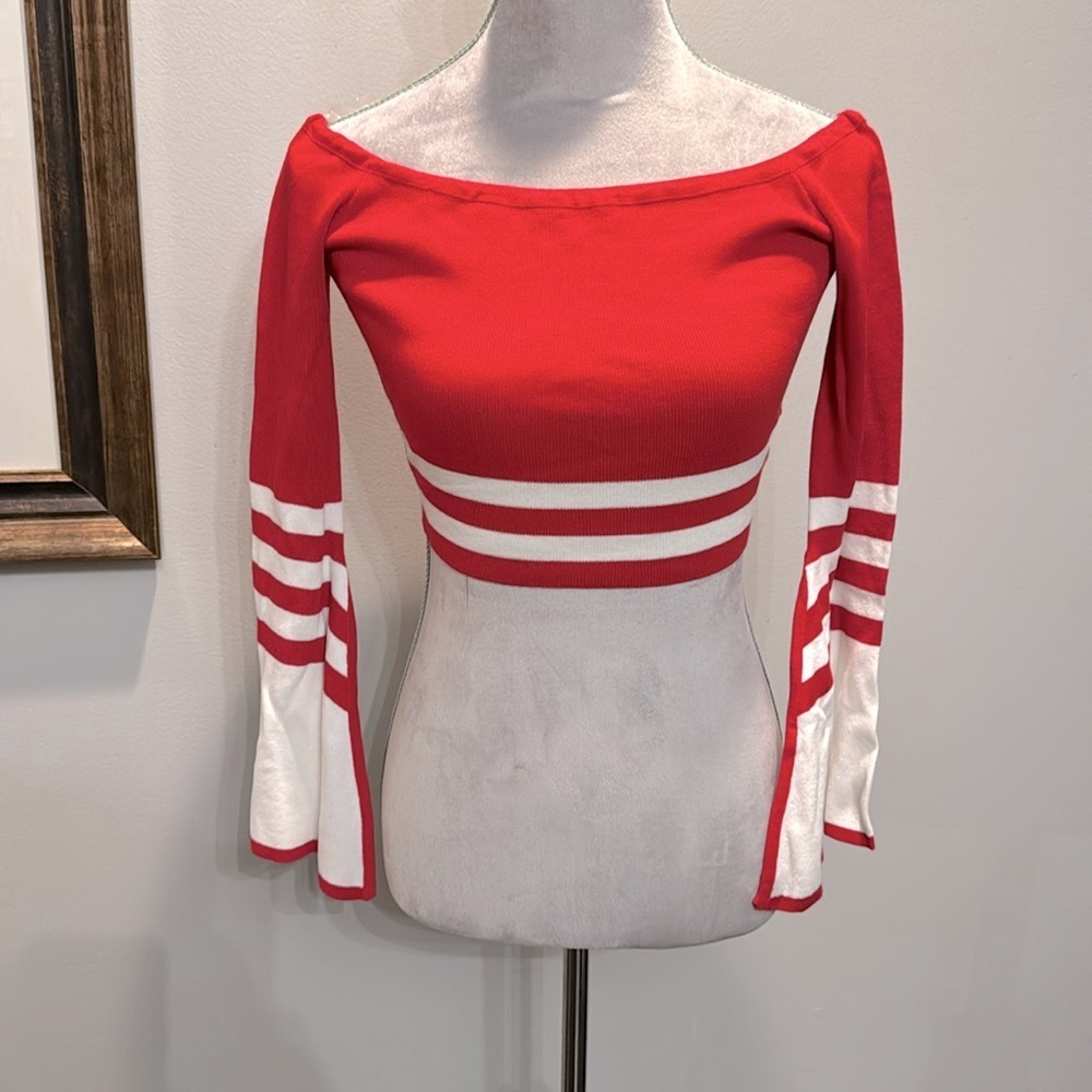 Hera Collection cropped wide arm sweater NWT M